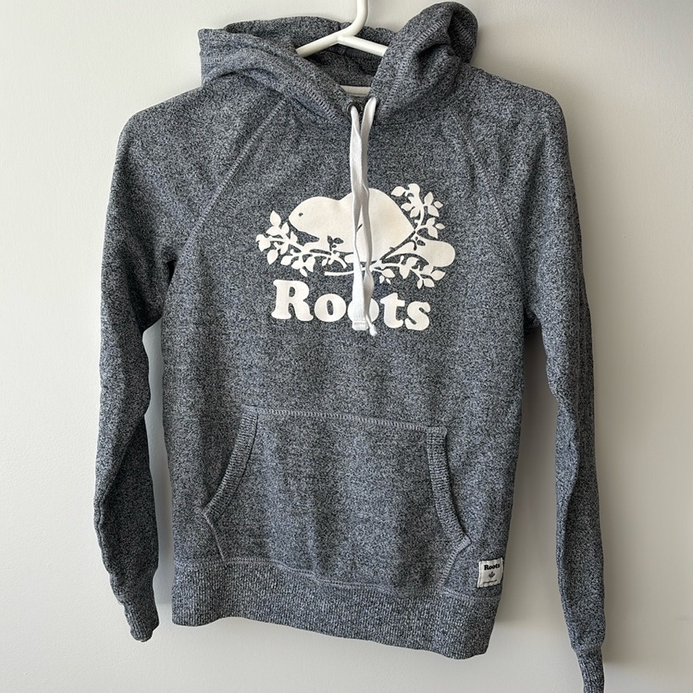 Rare salt and pepper Roots maskoka sweater. - Picture 2 of 5